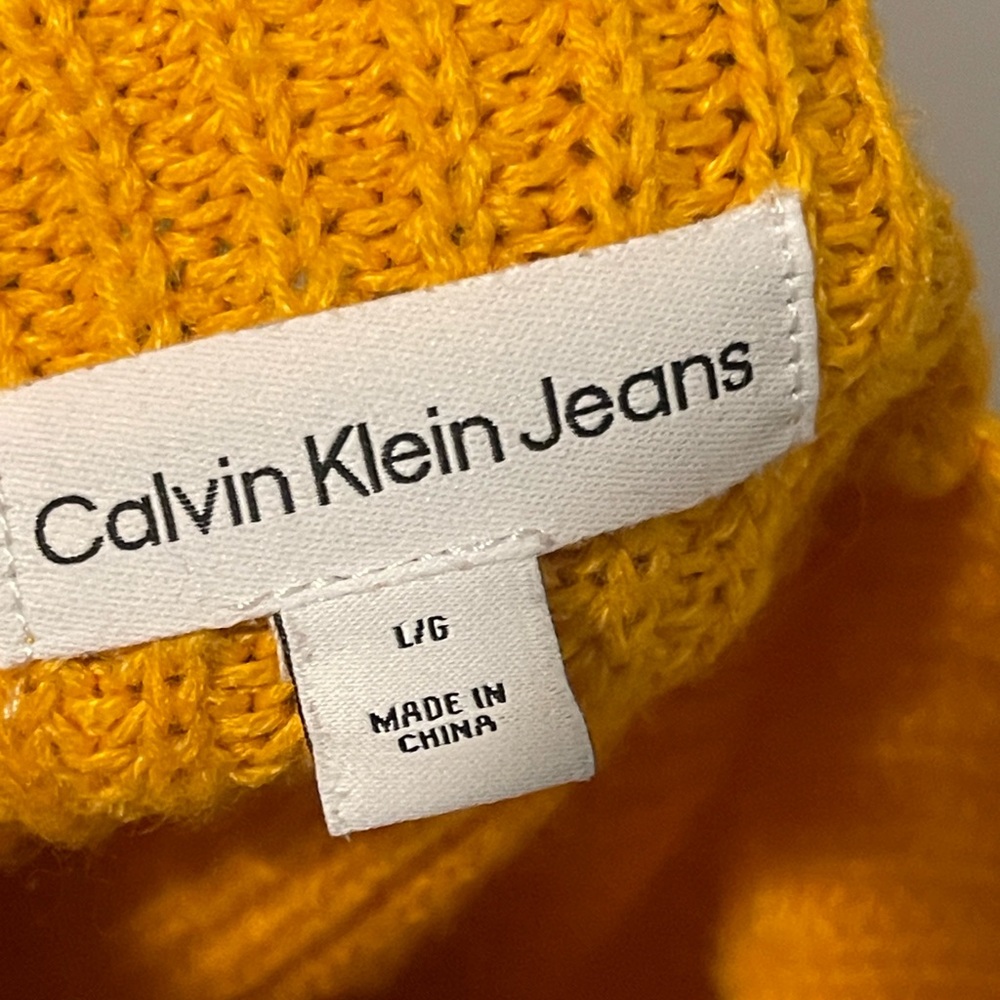 Calvin Klein - Picture 3 of 3